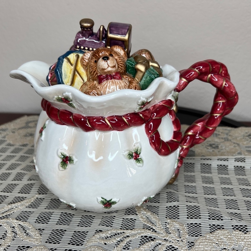 Vintage Fitz and Floyd Teapot & Lid Old World Santa’s Bag of Toys 1994